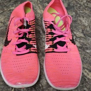 Preowned Womens Nike Flynit Running Shoes. Size 11